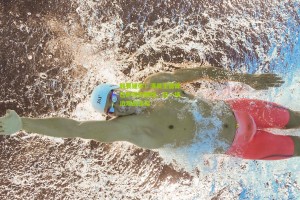 okooo_额要锤你！演员王雷穿巴萨球衣踢球，吕一场边观战互动